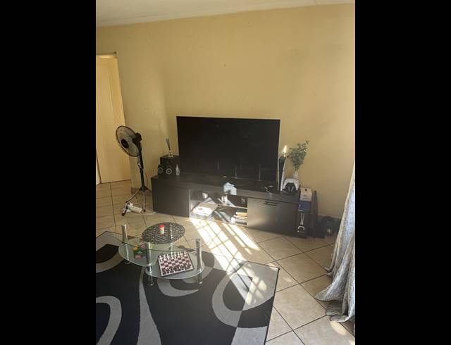 1 BEDROOM APARTMENT FOR SALE IN WATERVAL EAST